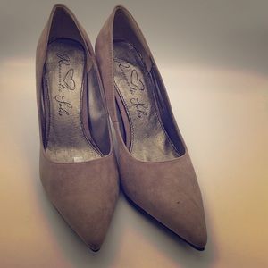 Romantic Soles - Pointed Heel. Tan, Size 7 W